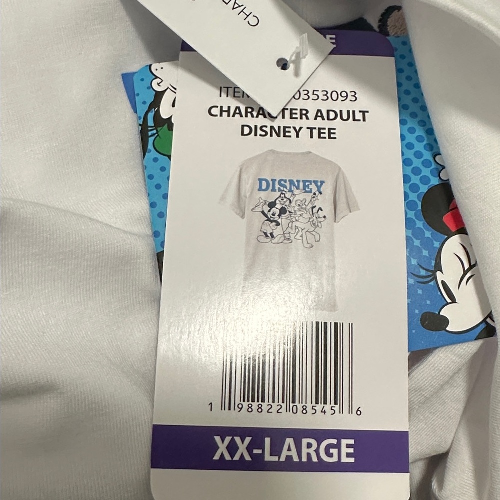 🏈 NWT Disney Mickey & Friends T-Shirt - Picture 3 of 4